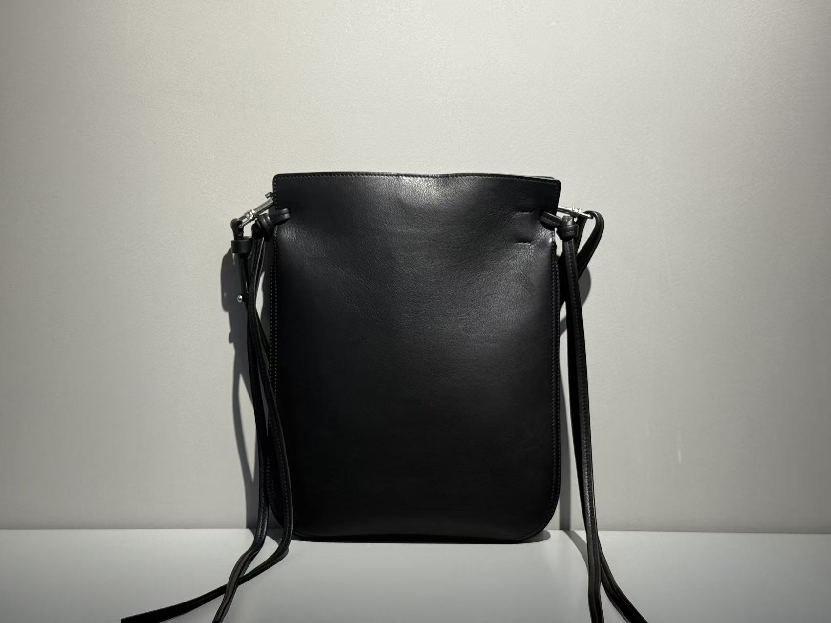 Phoebe Philo's new Gig bag with ribbon tassels, one-shoulder crossbody tote bag, Gig pouch mobile phone bag - 图片 16