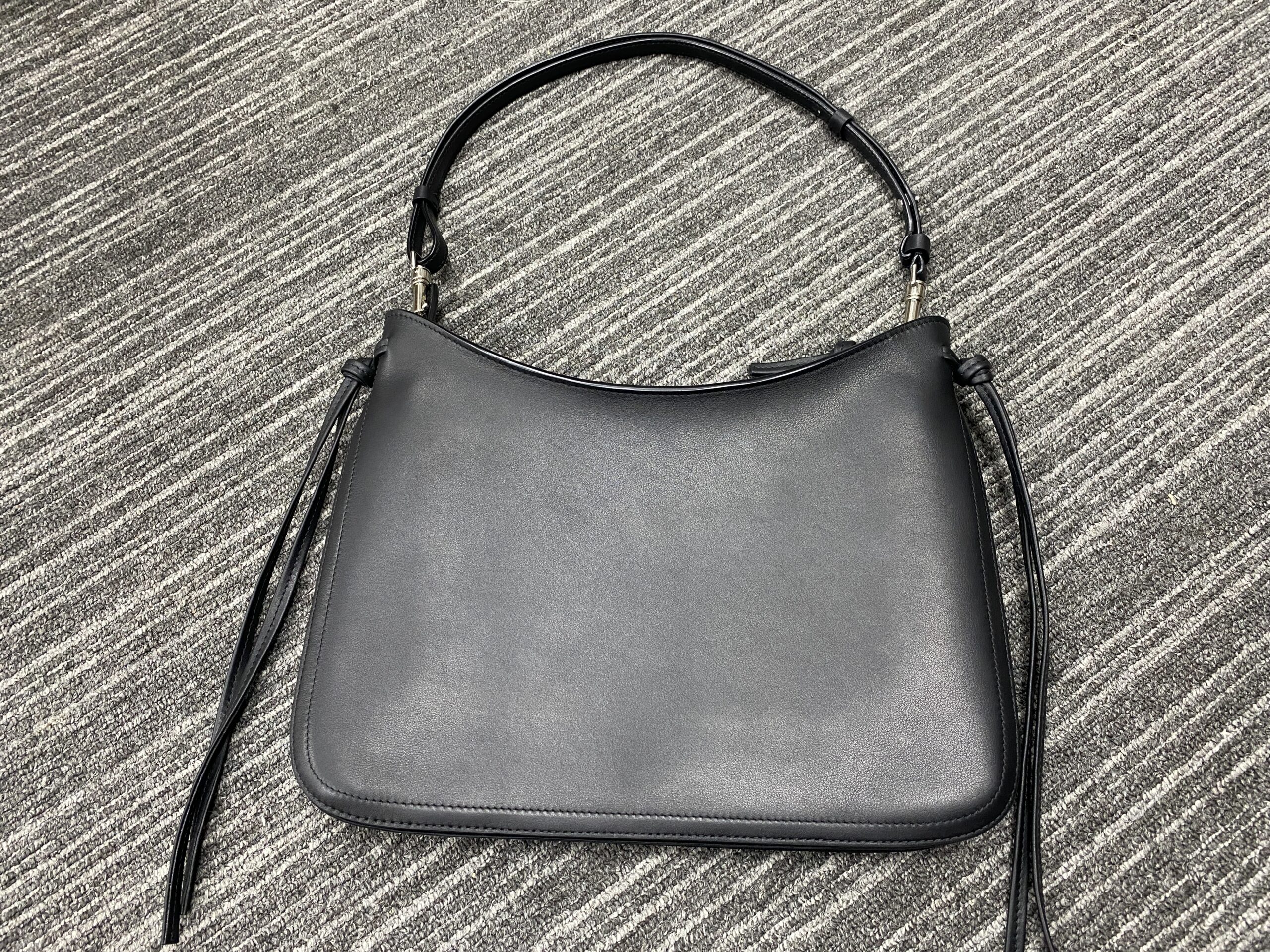 Phoebe Philo's new Gig bag with ribbon tassels, one-shoulder crossbody tote bag, Gig pouch mobile phone bag - 图片 12