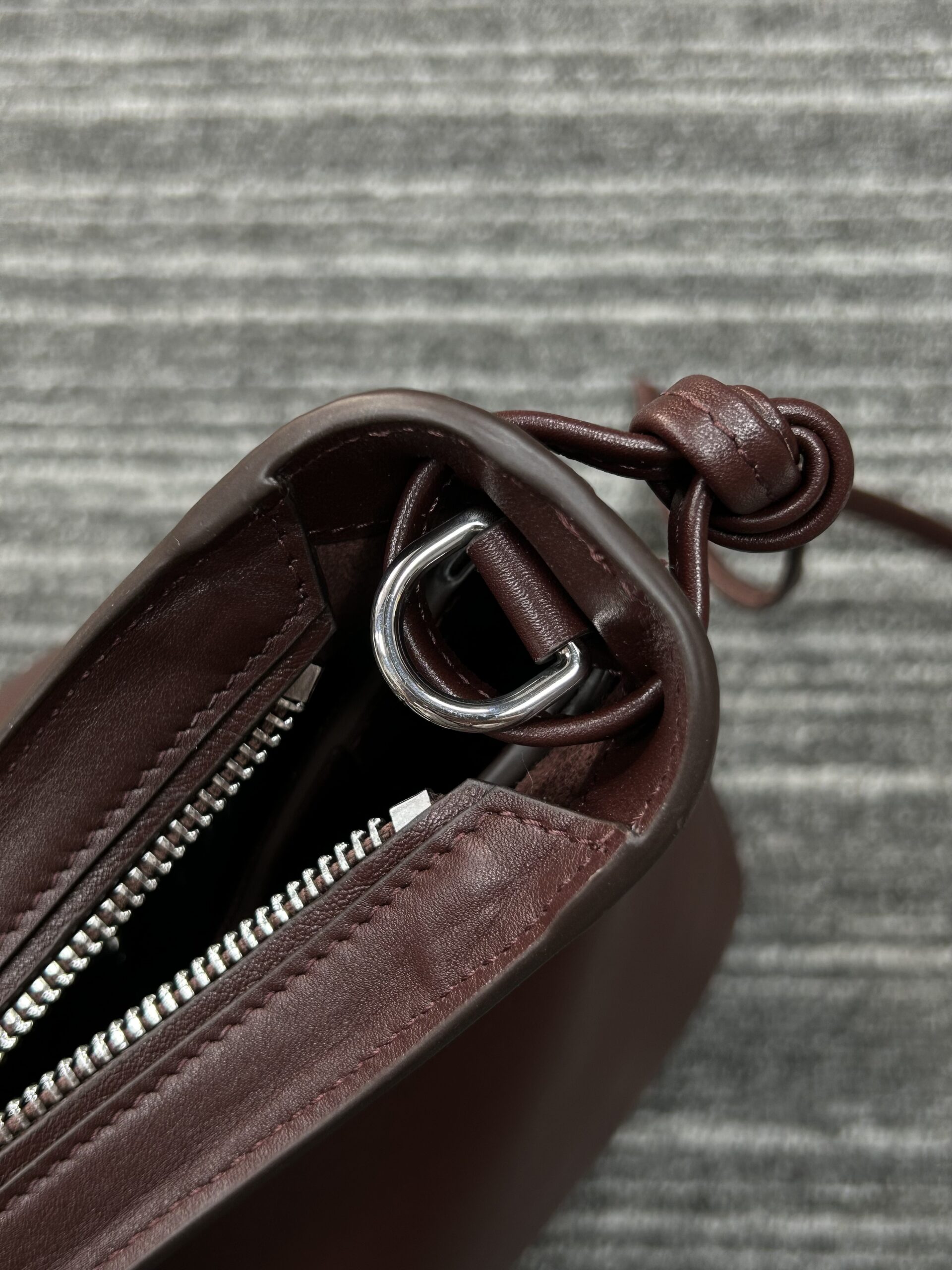 Phoebe Philo's new Gig bag with ribbon tassels, one-shoulder crossbody tote bag, Gig pouch mobile phone bag - 图片 10