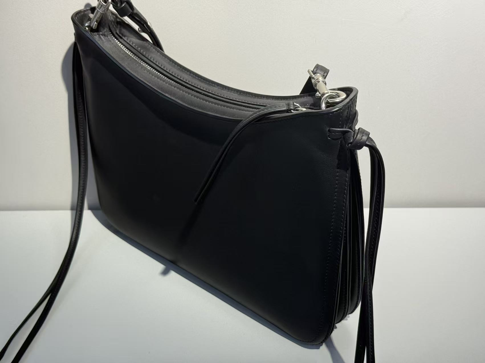 Phoebe Philo's new Gig bag with ribbon tassels, one-shoulder crossbody tote bag, Gig pouch mobile phone bag - 图片 11
