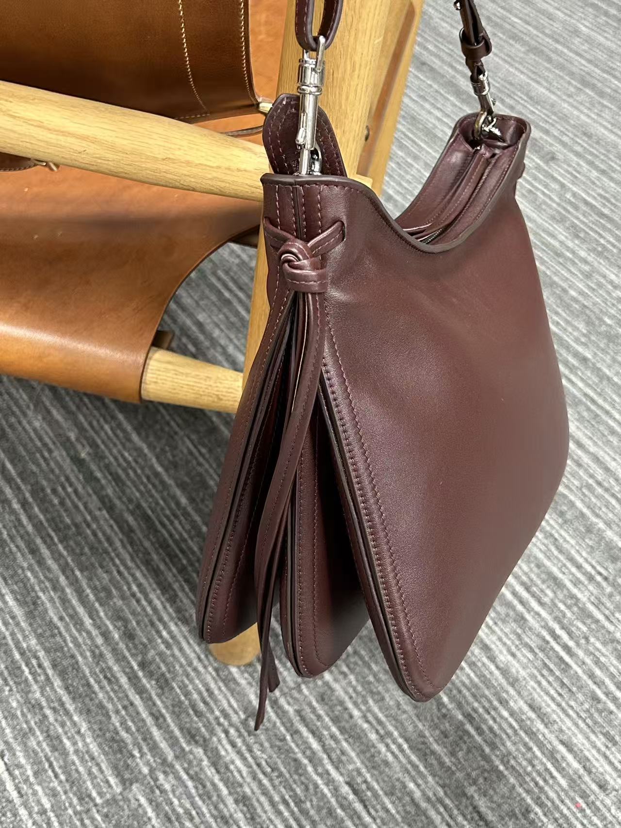 Phoebe Philo's new Gig bag with ribbon tassels, one-shoulder crossbody tote bag, Gig pouch mobile phone bag - 图片 5
