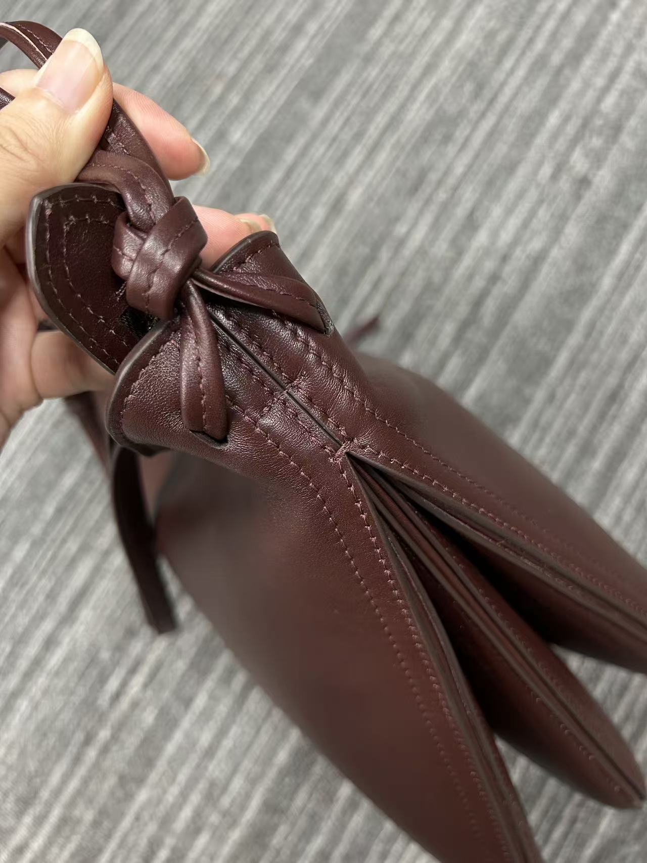 Phoebe Philo's new Gig bag with ribbon tassels, one-shoulder crossbody tote bag, Gig pouch mobile phone bag - 图片 7